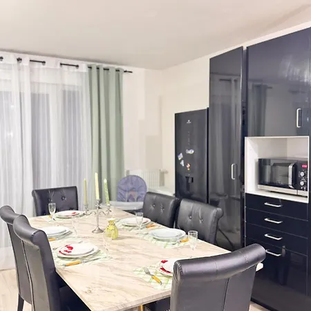 Modern 2-bedroom Apartment, Balcony, Near Paris Andrésy