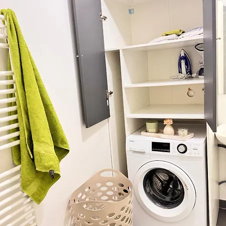 Modern 2-bedroom Apartment, Balcony, Near Paris Apartman *