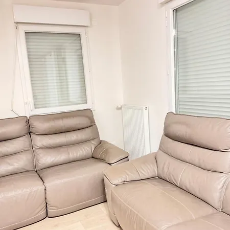 Modern 2-bedroom Apartment, Balcony, Near Paris Apartamento