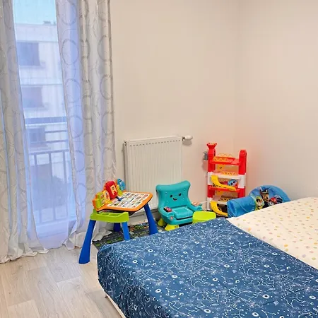 Modern 2-bedroom Apartment, Balcony, Near Paris Apartman