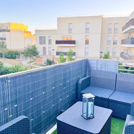 Apartamento Modern 2-bedroom Apartment, Balcony, Near Paris