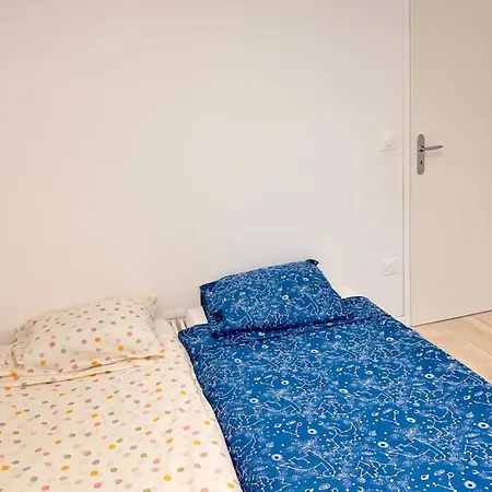 Modern 2-bedroom Apartment, Balcony, Near Paris Andrésy