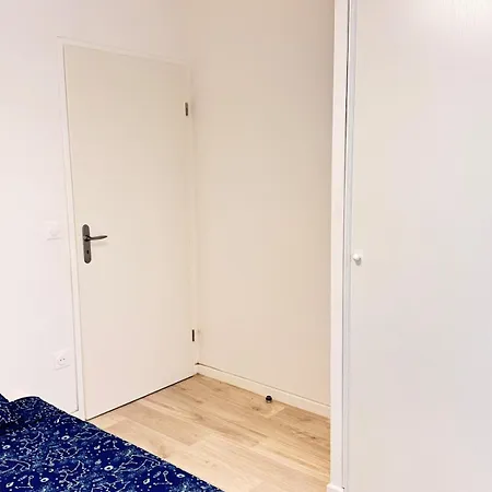 Modern 2-bedroom Apartment, Balcony, Near Paris Andrésy